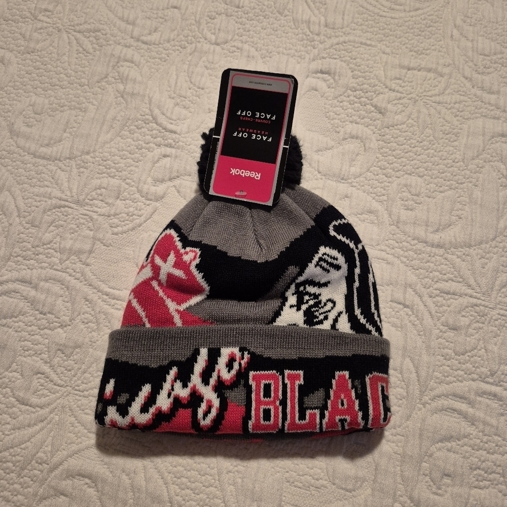 Reebok boys size 8-20 Chicago Blackhawks red, black, gray white beanie NEW